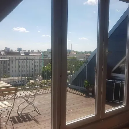 Helle Dachgeschosswohnung Fuer 8 Personen In Zentraler Lage Apartman