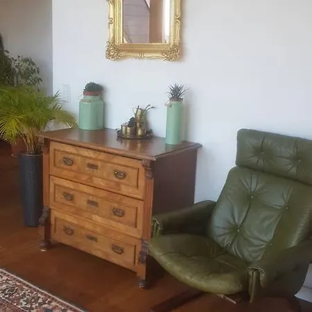 Apartamento Helle Dachgeschosswohnung Fuer 8 Personen In Zentraler Lage Berlim