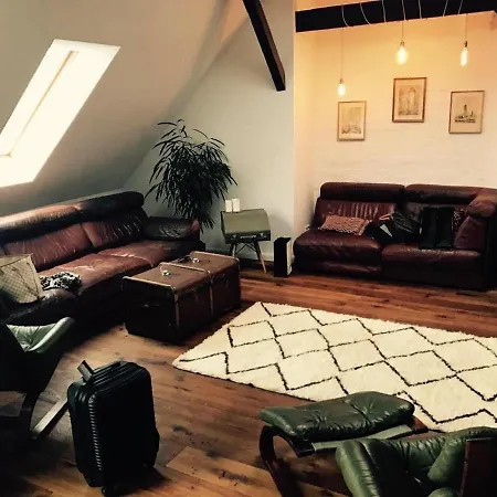 Helle Dachgeschosswohnung Fuer 8 Personen In Zentraler Lage