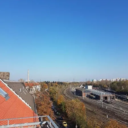 Helle Dachgeschosswohnung Fuer 8 Personen In Zentraler Lage * Berlim