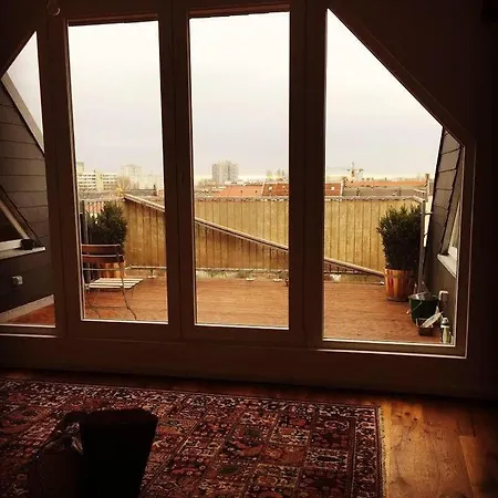 Helle Dachgeschosswohnung Für 8 Personen In Zentraler Lage Apartment