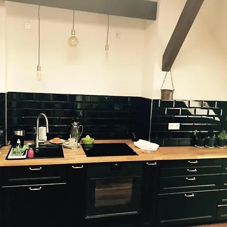 Helle Dachgeschosswohnung Fuer 8 Personen In Zentraler Lage * Берлин