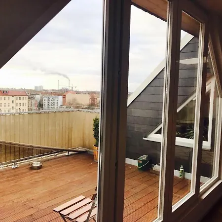 Helle Dachgeschosswohnung Fuer 8 Personen In Zentraler Lage * Берлин