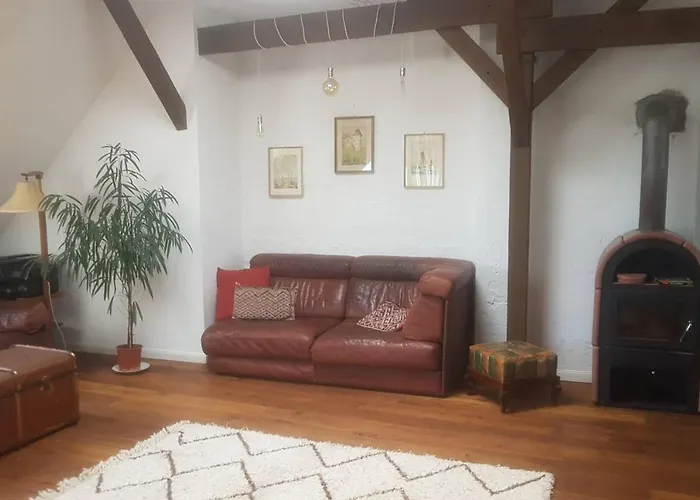 شقة Helle Dachgeschosswohnung Fuer 8 Personen In Zentraler Lage *