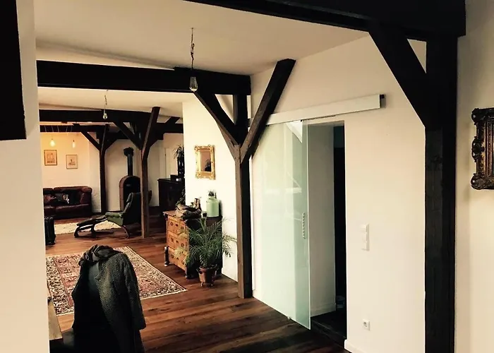 شقة Helle Dachgeschosswohnung Fuer 8 Personen In Zentraler Lage