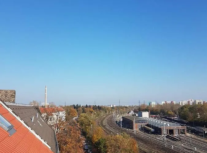 Helle Dachgeschosswohnung Fuer 8 Personen In Zentraler Lage * برلين