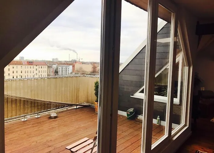 Helle Dachgeschosswohnung Fuer 8 Personen In Zentraler Lage * برلين