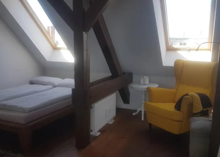 Helle Dachgeschosswohnung Fuer 8 Personen In Zentraler Lage Apartament *